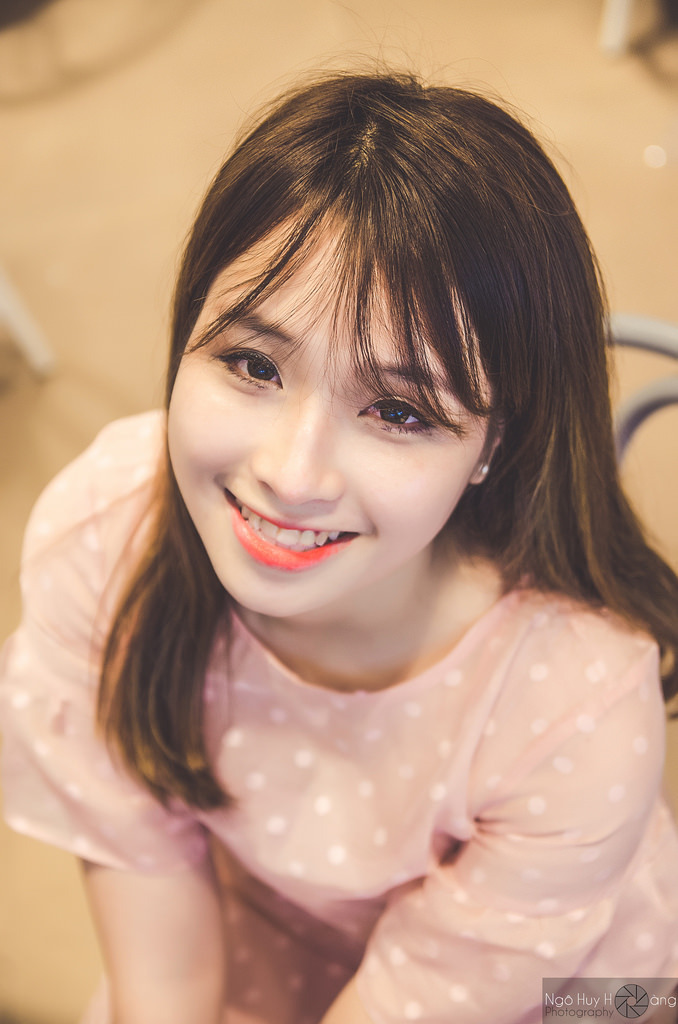 美女跪下吃j8長視頻
