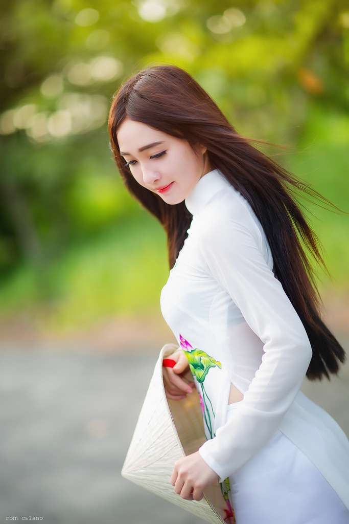 趁女朋友洗澡玩她閨蜜電影